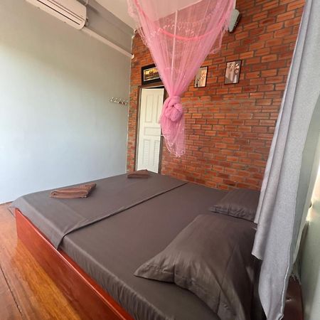 Ing Ing Guesthouse Koh Rong Samlon Eksteriør billede