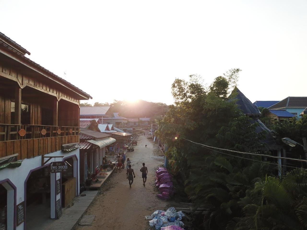Ing Ing Guesthouse Koh Rong Samlon Eksteriør billede